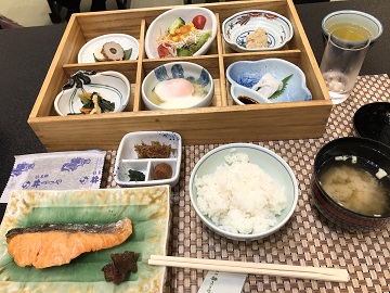 朝食