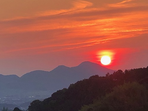 二上山に沈む夕陽